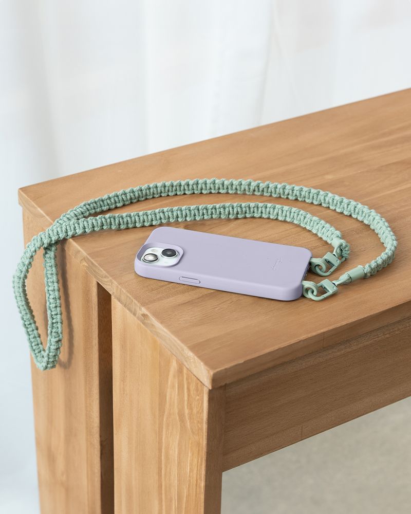 Coque avec cordon tressé détachable