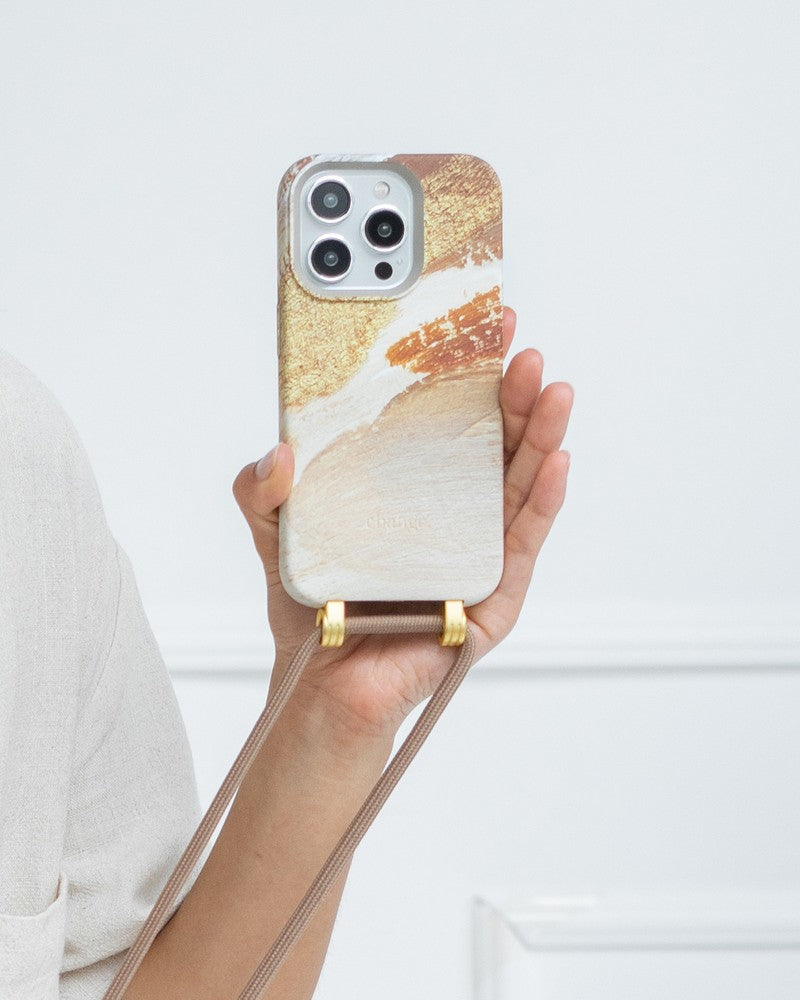 iPhone 15 Handykette in Desert Gold