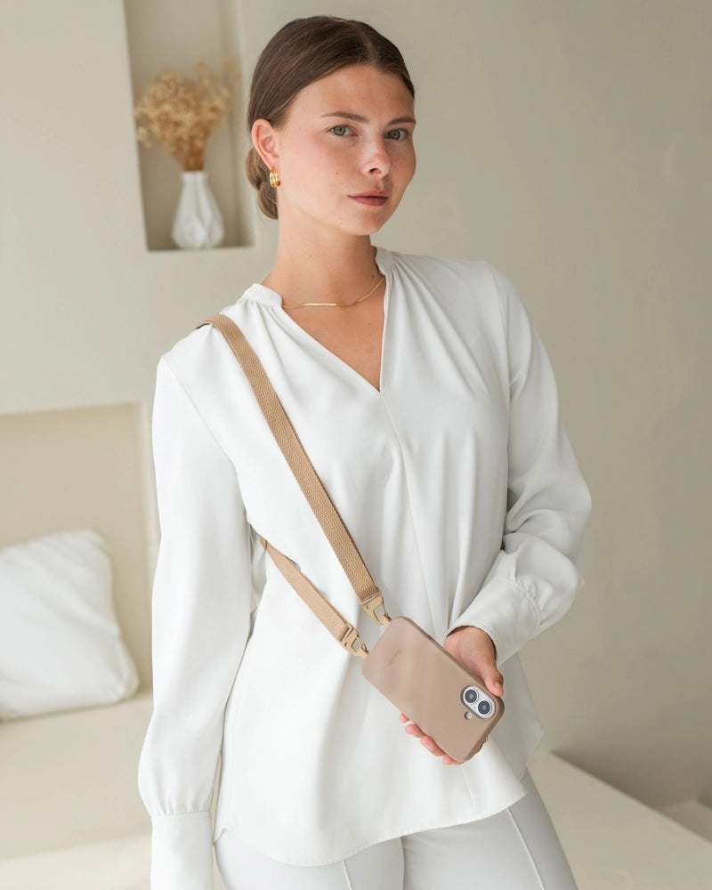 Bundle mit Gurt iPhone 16 Taupe