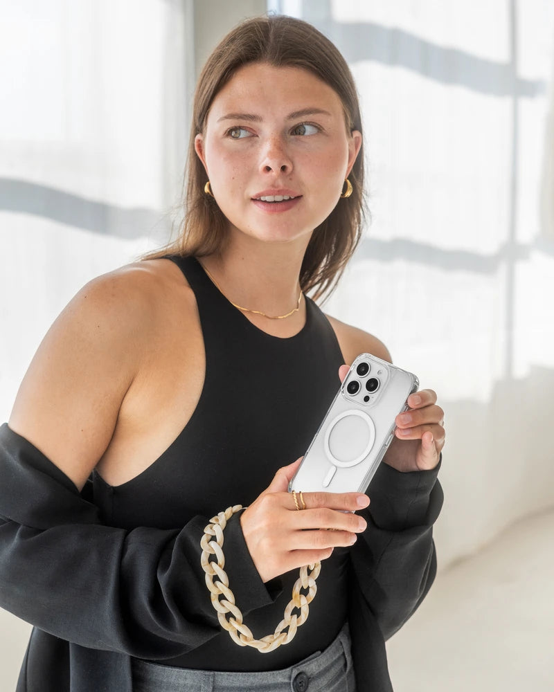 iPhone 17 Pro Hülle MagSafe mit kurzer Kette Clear/Beige