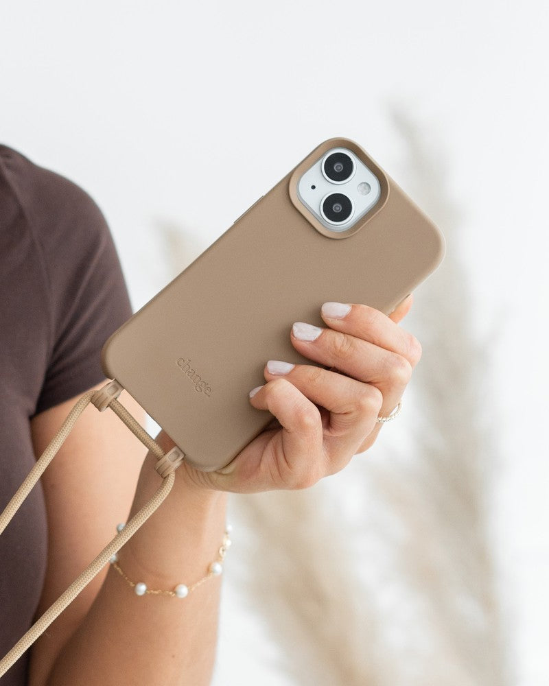 collier iPhone 15 Pro Max taupe marron