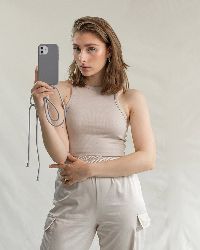 Coque avec cordon iPhone 13 Pro Max gris